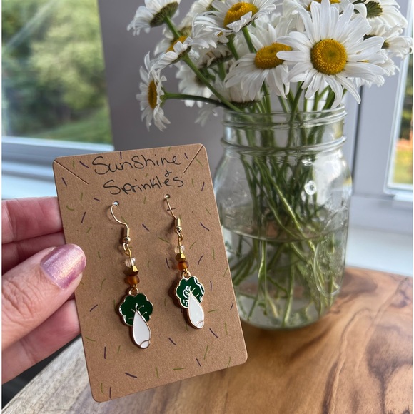 👩🏼‍🌾💚 Daisy Mae turnups animalcross retro veggies theme earrings novelty - Picture 3 of 4